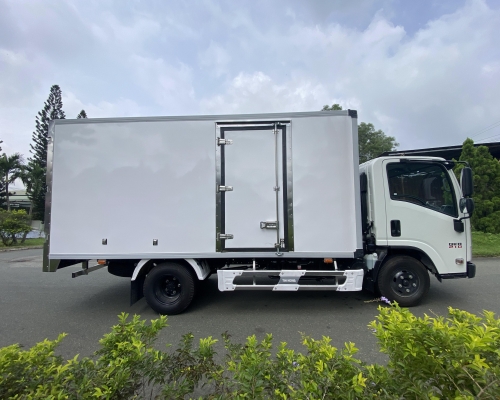 xe tải Isuzu QKR thùng kín composite