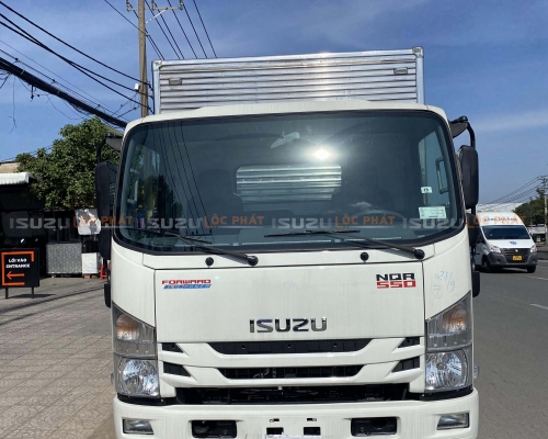 Xe tải Isuzu NQR 550 5 tấn Thùng Kín
