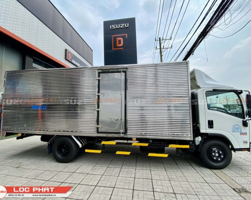 Xe tải Isuzu NQR 550 5.7 tấn Thùng Kín