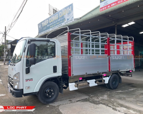 Xe tải Isuzu QKR 270 2.8 tấn Thùng Bạt Bửng Nhôm