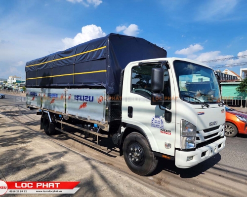 Xe tải Isuzu NQR 550 5.7 tấn Thùng Bạt 07 bửng