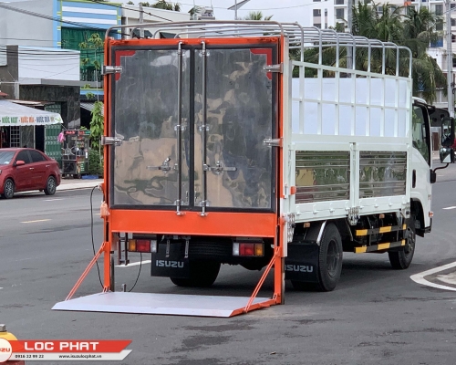 Xe tải Isuzu QKR 210 1.9 tấn Thùng Bạt Bửng Nâng
