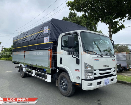 Xe tải Isuzu NQR 550 5 tấn Thùng Bạt Bửng Nhôm