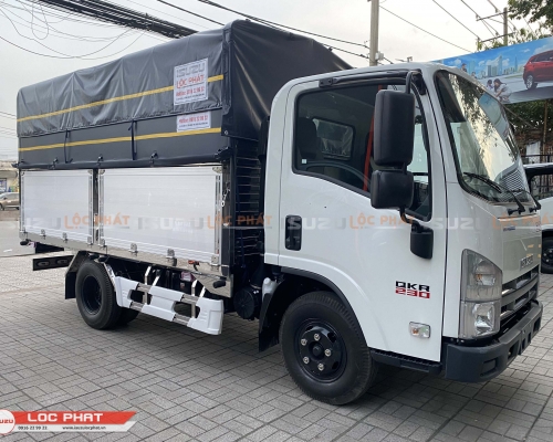 Xe tải Isuzu QKR 230 2.3 tấn Thùng Bạt 