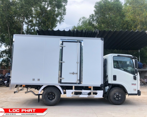 Xe Tải Isuzu QKR 230 1,9 tấn Thùng Kín Composite