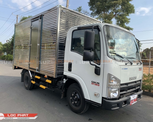 Xe tải Isuzu QKR 230 1.9 tấn Thùng Kín