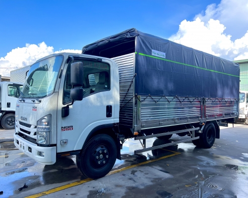 Xe tải Isuzu NQR 550 5 tấn Thùng Bạt