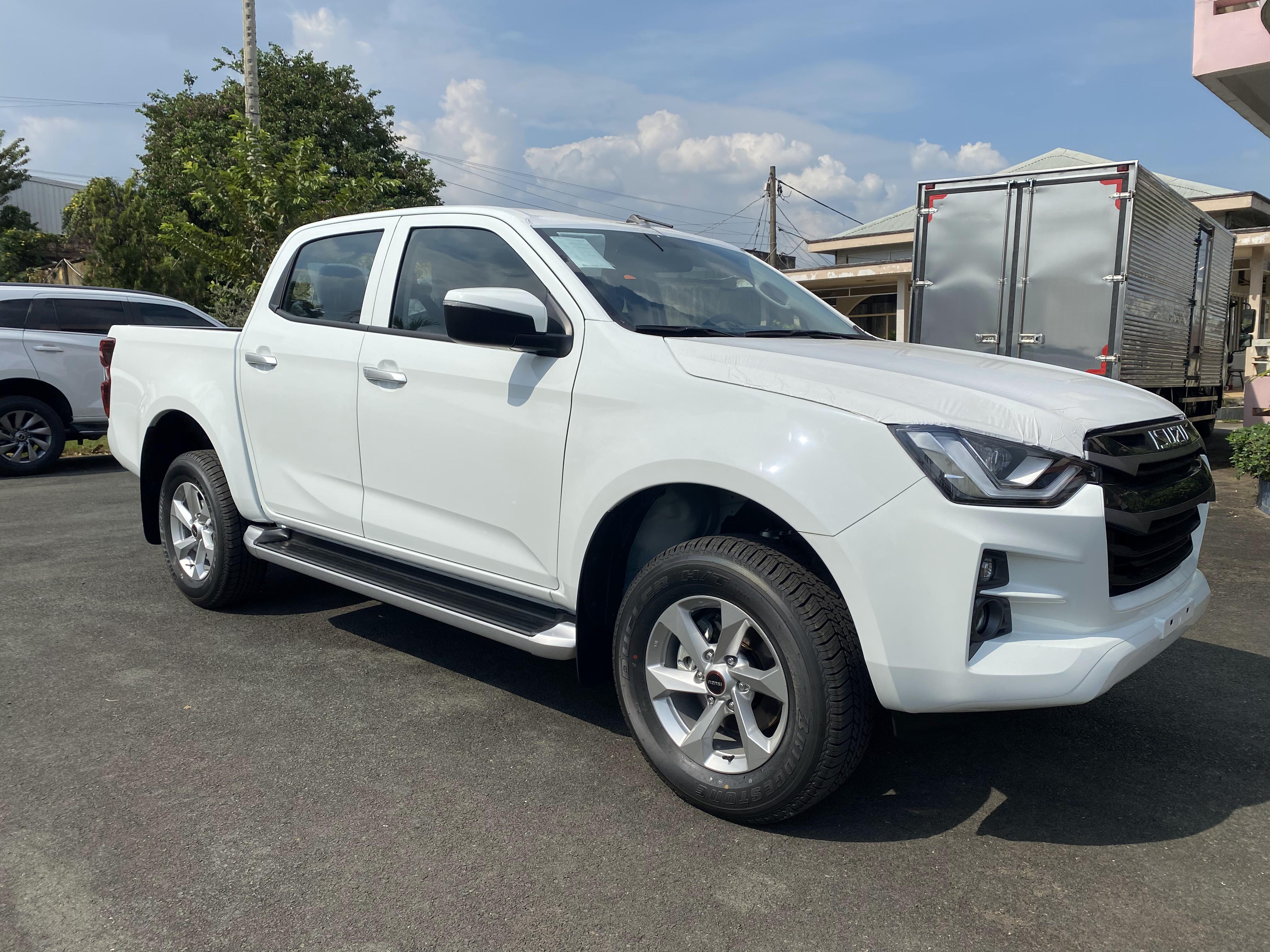 Ngoại thất của xe Isuzu D-Max Prestige 1.9 MT 4x2