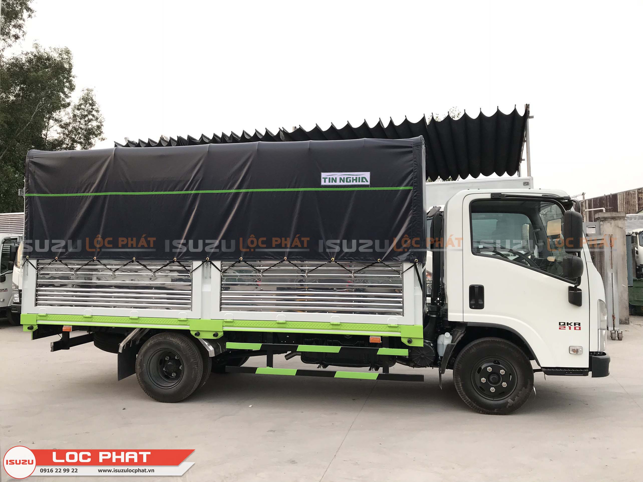 Xe tải Isuzu QKR 210 2.3 tấn Thùng Bạt