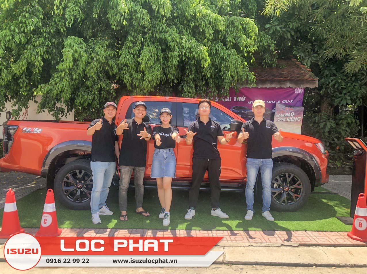 Chuyên viên tư vấn hỗ trợ bán hàng xe ISUZU tại Bình Phước