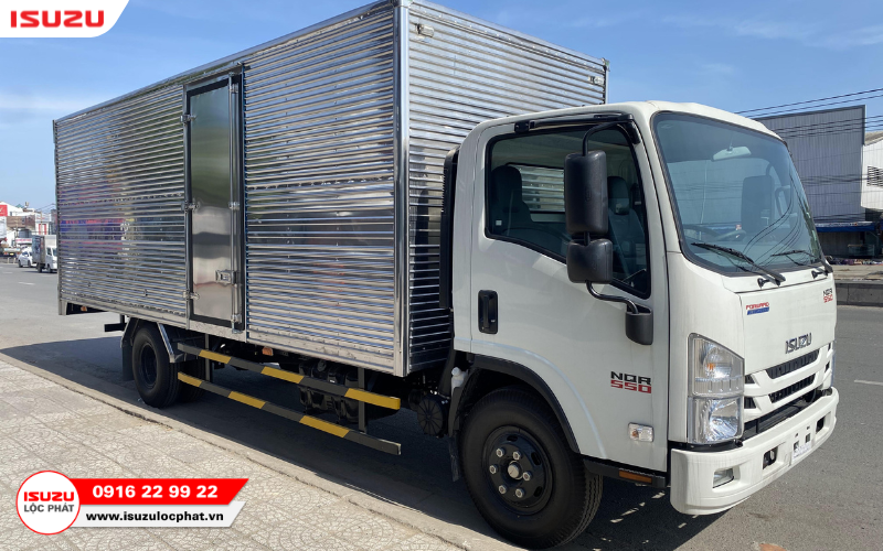 Xe tải Isuzu NQR75ME4 5 tấn Thùng Kín 6m2