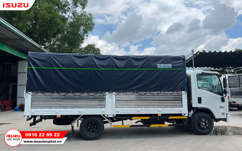 Xe tải Isuzu NPR 400 4 tấn Thùng Bạt