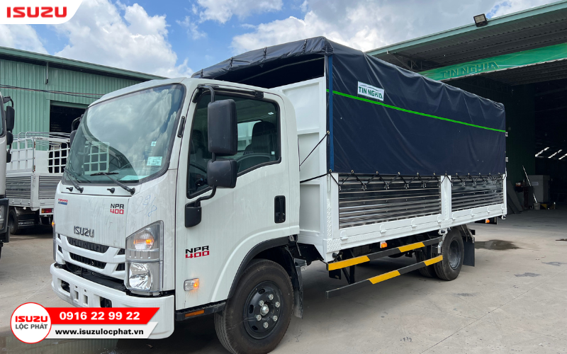 Ngoại thất và nội thất của Isuzu 4 tấn thùng bạt