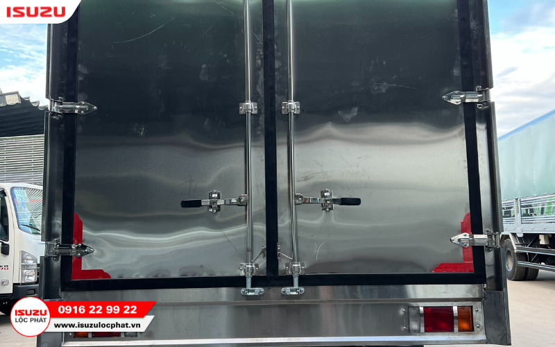 Động cơ và khung gầm  Isuzu NPR 400 4 tấn