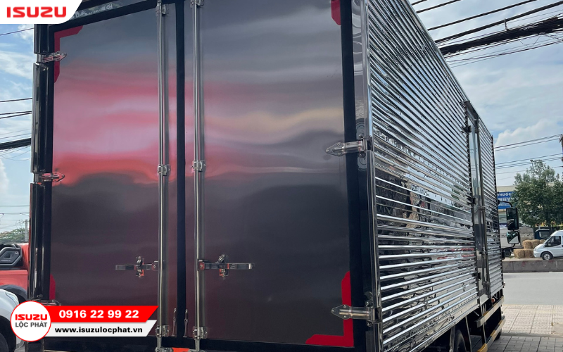 Tại sao nên mua xe Isuzu NQR 550 5 tấn Thùng Bạt 6m2 tại Isuzu Lộc Phát