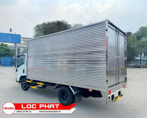 <img data-cke-saved-src=“4” src=“4” alt=“Thùng kín inox 2 cửa, chống thấm nước, chống ăn mòn, chống trầy xước của xe tải Isuzu QKR 210 2.3 tấn Thùng Kín”>