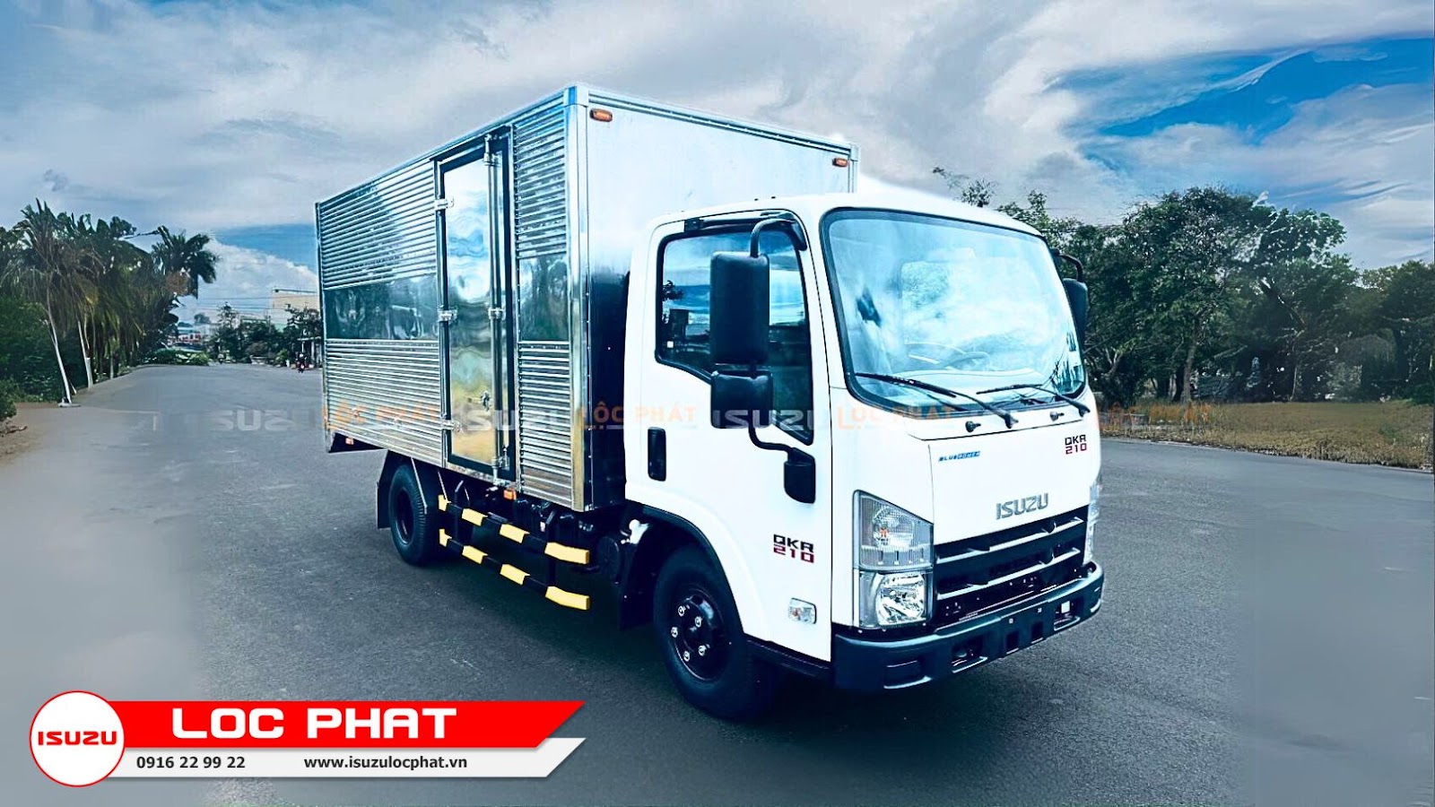 <img data-cke-saved-src=“1” src=“1” alt=“Xe tải Isuzu QKR 210 2.3 tấn Thùng Kín đầu vuông”>