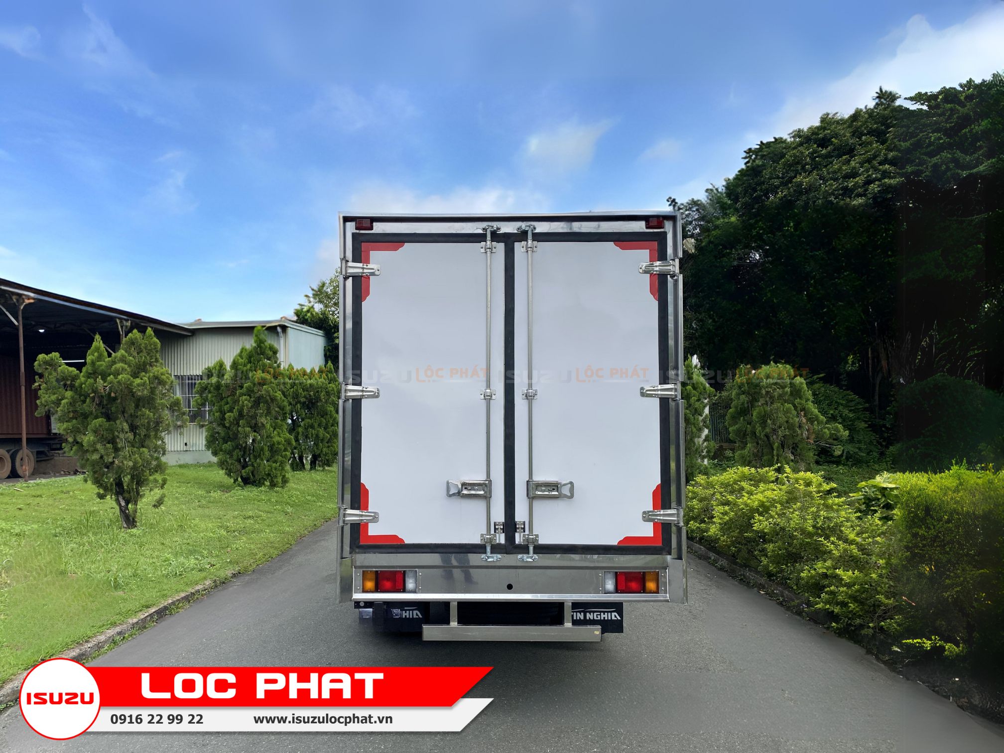 Thùng bảo ôn của xe tải Isuzu QKR 210