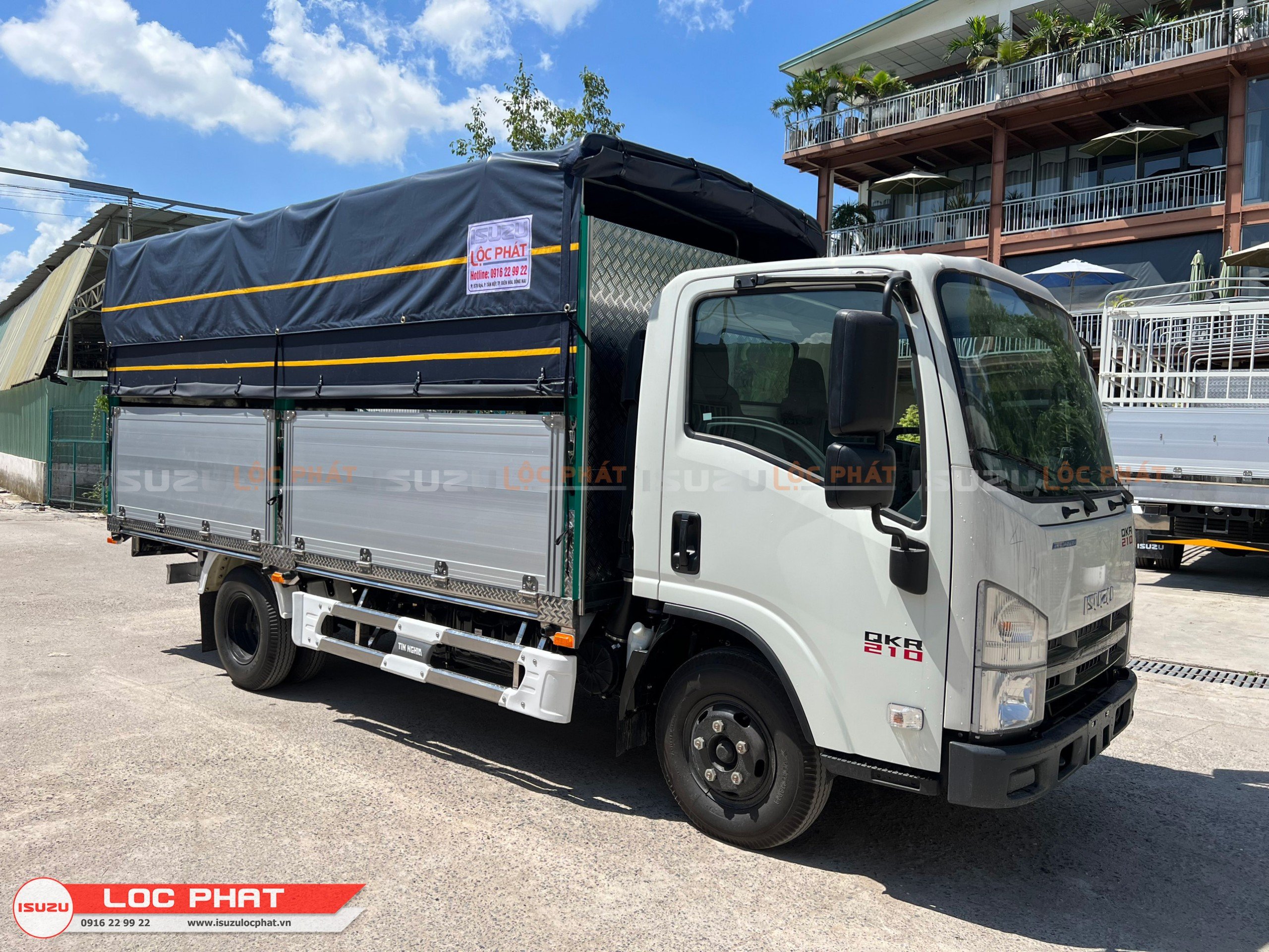 Giá xe tải Isuzu QKR 210 (QMR77HE4A)