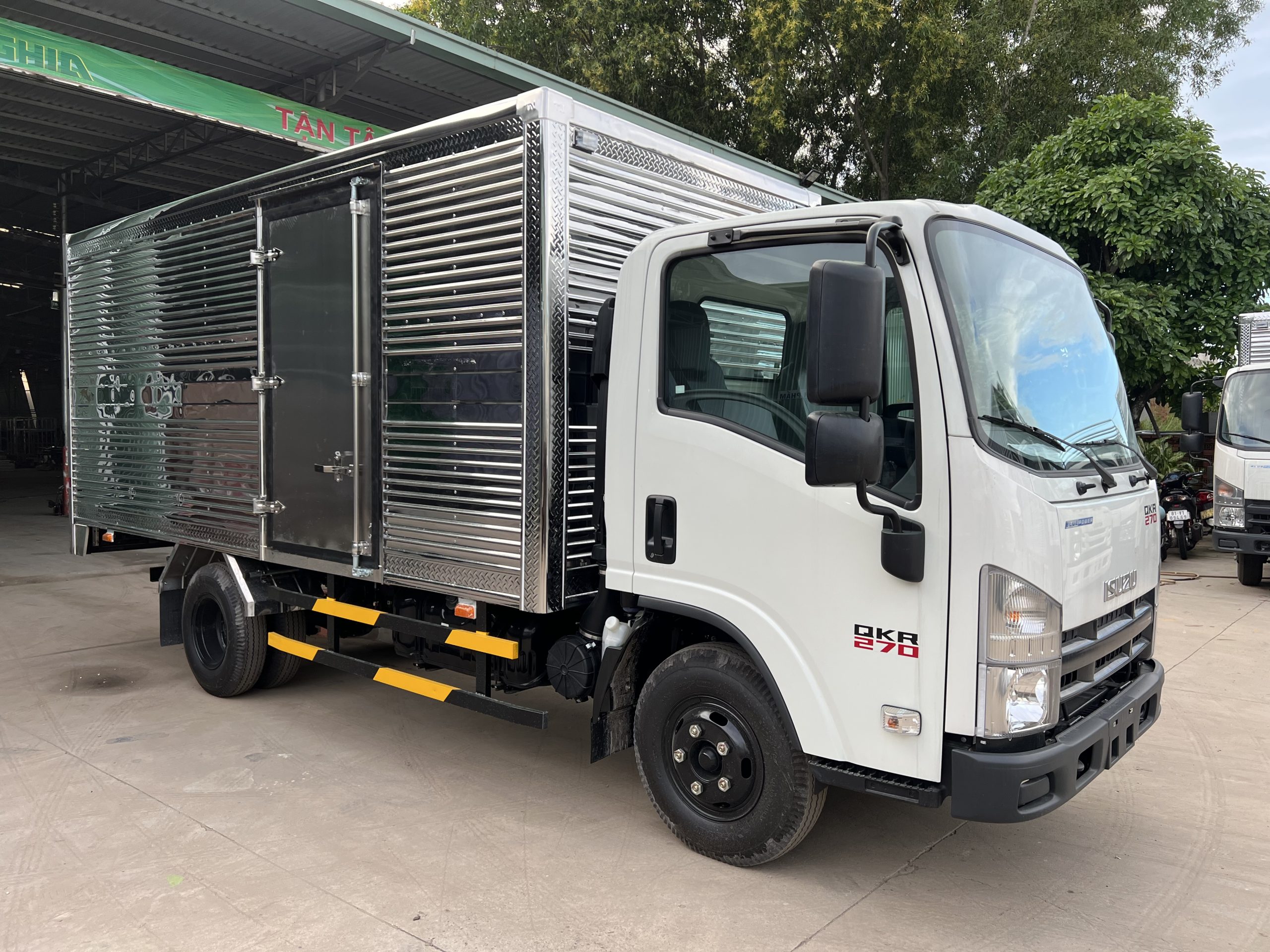 Giá xe tải Isuzu QKR 270 (QMR77HE4)