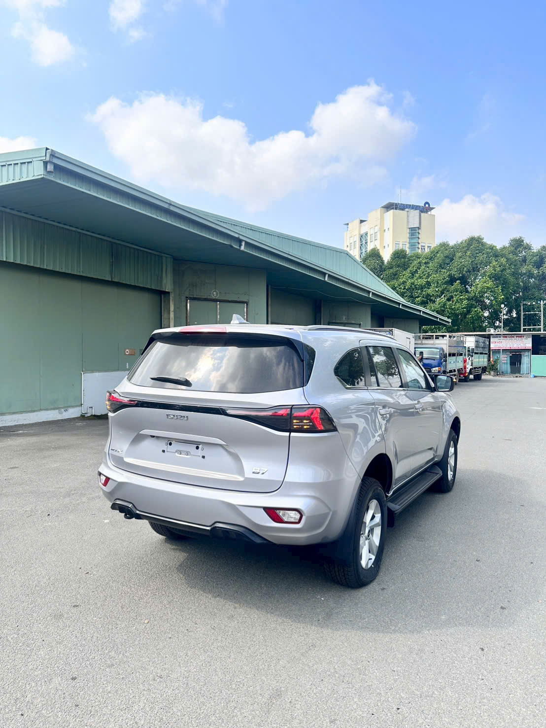 Isuzu Lộc Phát