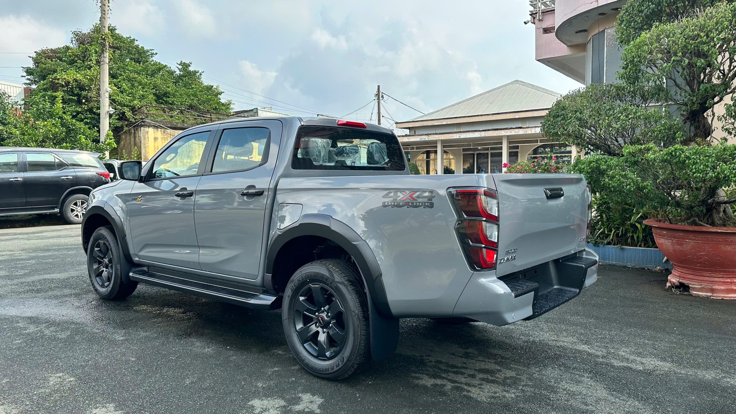 Isuzu Lộc Phát