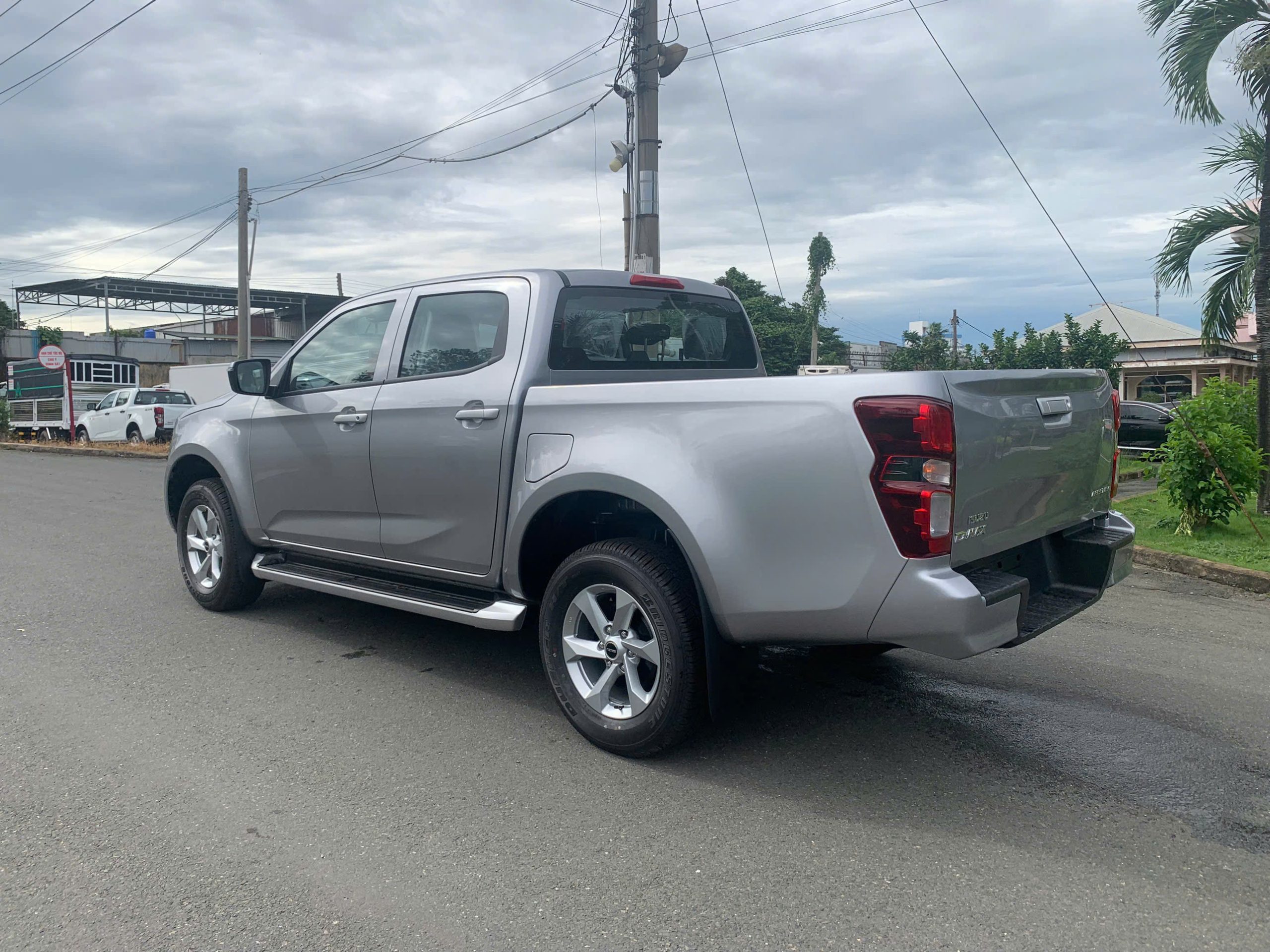Isuzu Lộc Phát